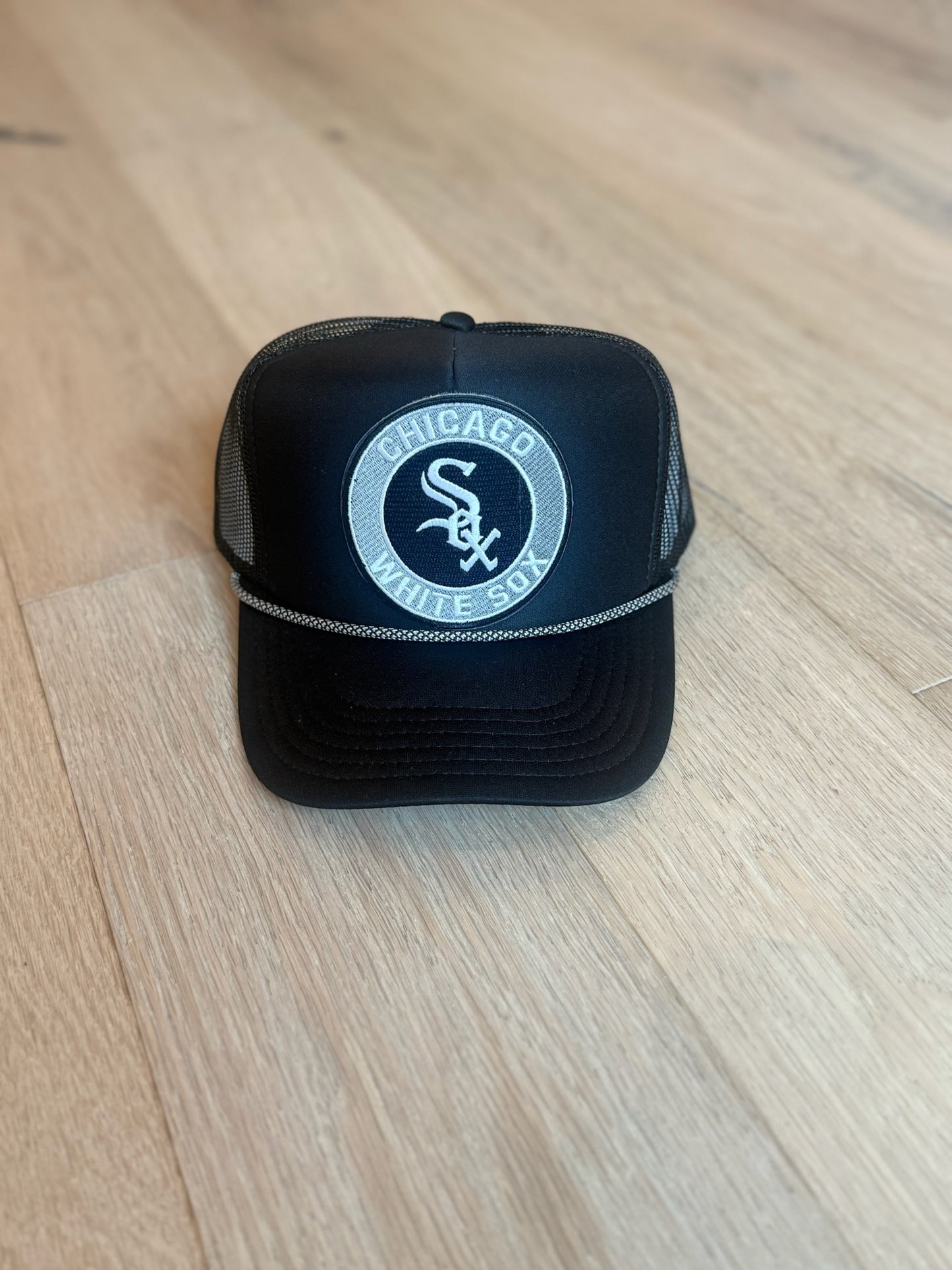 “Chicago White Sox” trucker hat