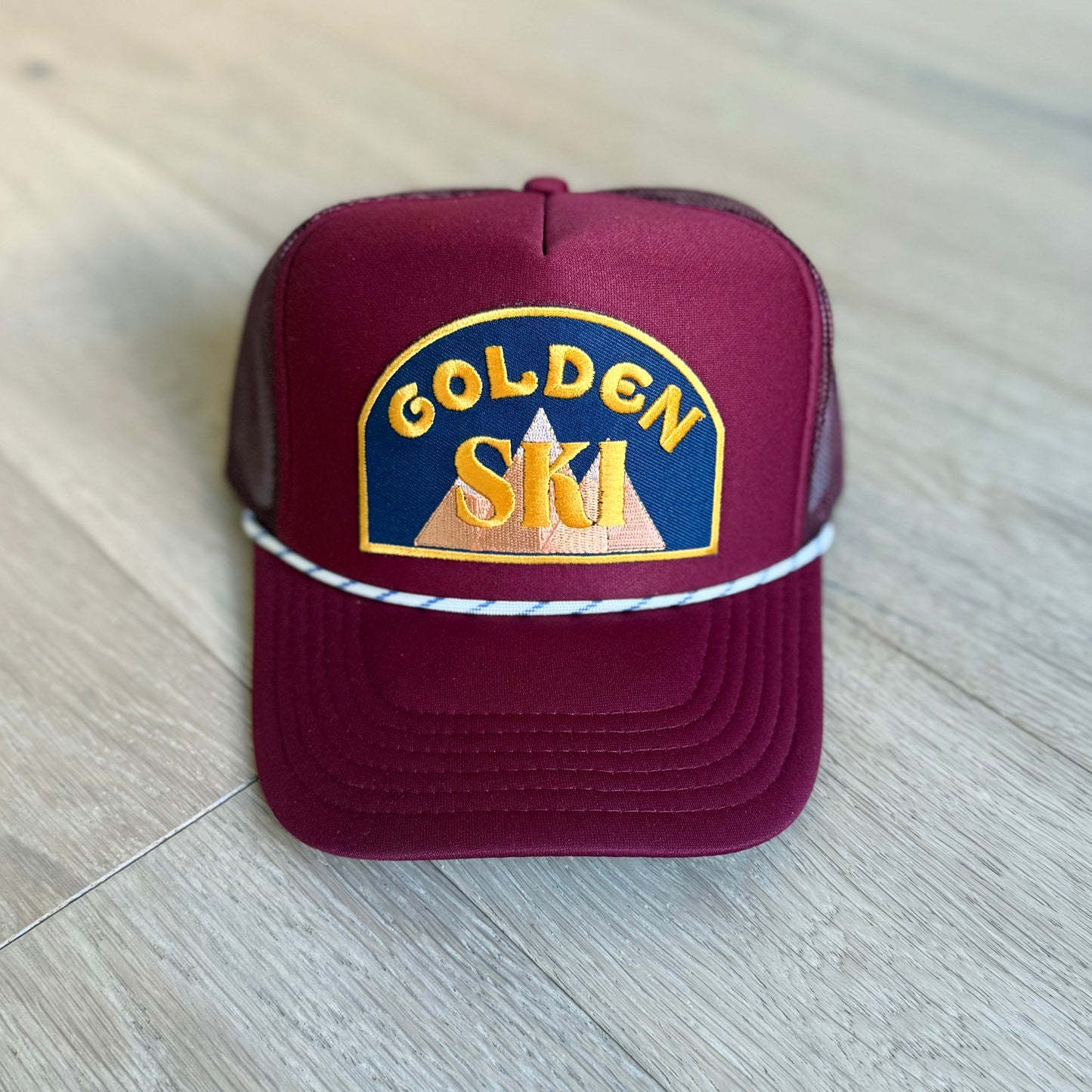 "GOLDEN SKI" Trucker Hat